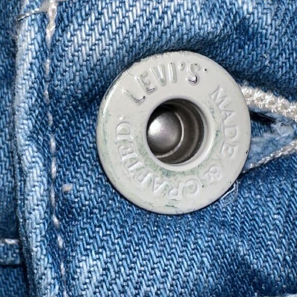 Levis Wedgie Fit Ankle Jeans Women 26 Measure 28x23 White Oak Cone Denim Raw Hem - Picture 5 of 11